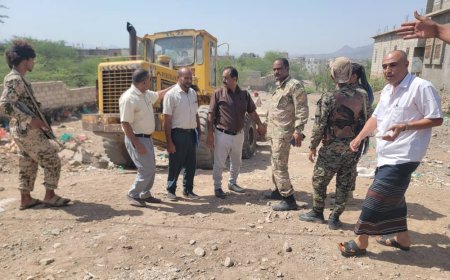 لتخفيف حدة الازدحام بالمدينة.. مدير عام قعطبة بكر الشاعري يفتتح شارع رئيسي بقعطبة