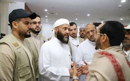 وزير الأوقاف والإرشاد يطلع على أوضاع حجاج بلادنا في مساكنهم بمكة المكرمة