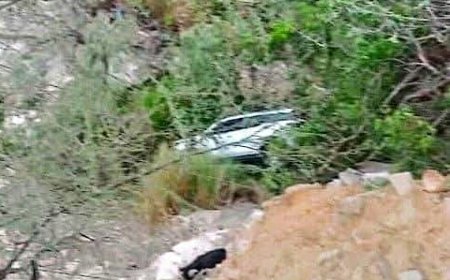 حادث سير مروع لسيارة تابعة لفريق الـ DRC في ردفان ووفاة عاملة