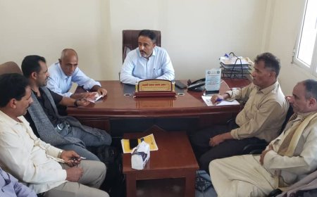 خلال لقائه قيادة انتقالي مكيراس.. رئيس انتقالي أبين يطلع على مستجدات الوضع الميداني في المديرية