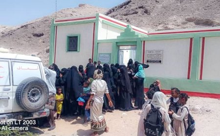 مكتب الصحة ببروم ميفع يستضيف العيادة المتنقلة للهلال الأحمر الإماراتي بالوحدة الصحية بردفان ميفع