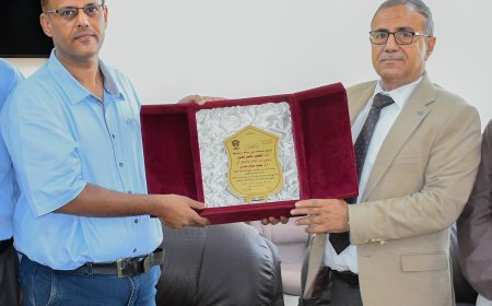 تقديرًا لجهوده في خدمة التعليم والبحث العلمي.. جامعة عدن تُكرِّم الدكتور محمد صالح عُبادي