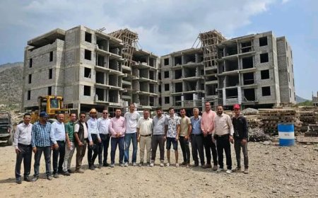يضم 100 وحدة سكنية .. فريق إعلامي يزور مشروع “مجمع التضامن السكني” في تعز