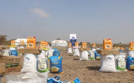 تعز.. إنسانية الوطنية توزع مساعدات غذائية في ريف موزع.