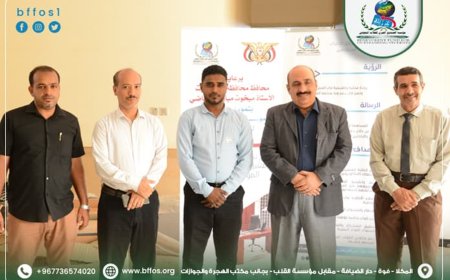 مؤسسة الطلاب المتفوقين تسلم مكتب التربية والتعليم بساحل حضرموت أثاثاً مدرسياً لعدد من المدارس