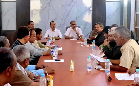 السلطة المحلية عتق تشيد بجهود المحافظ "بن الوزير" وتقر ثلاثة مشاريع ضمن برنامجها الاستثماري