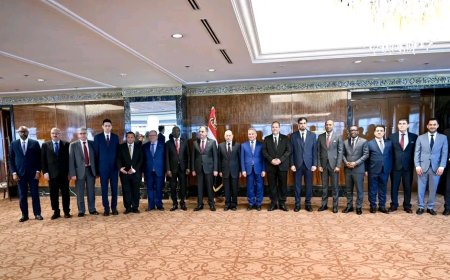 رئيس مجلس القيادة يلتقي أعضاء السلك الدبلوماسي المعتمدين لدى روسيا