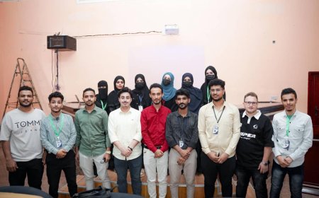 الدكتور أوسان سالم حميد يلقي كلمة مؤثرة في حفل إشهار المجلس الطلابي الجديد بكلية طب الأسنان – جامعة عدن