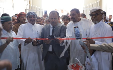 الوكيل العامري يفتتح أكبر صالة تسوق في وادي حضرموت بمدينة تريم