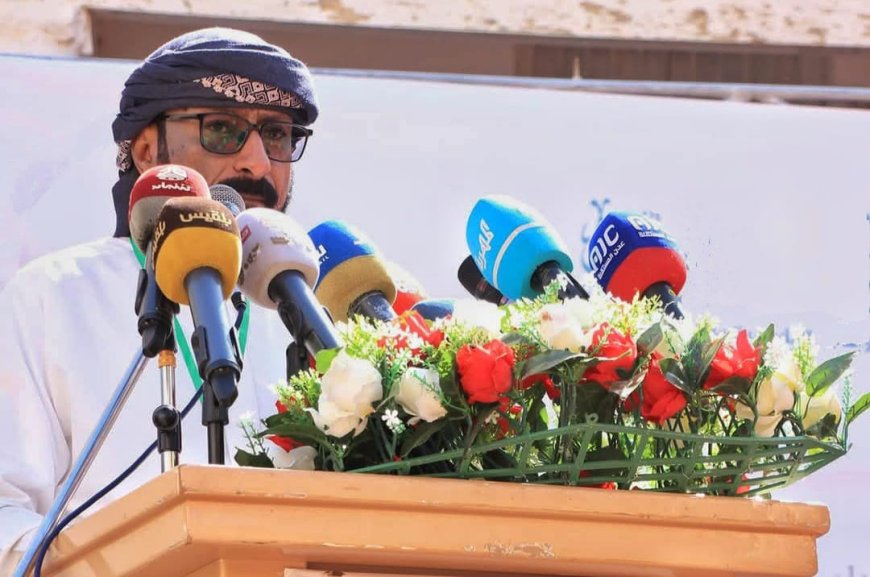 المدير العام فلهوم يهنئ العمال والعاملات في كافة القطاعات بمديرية شبام بمناسبة يومهم العالمي