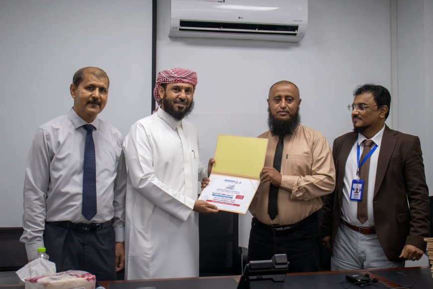 مستشفى عدن التعاوني الخيري يكرم موظفيه المتميزين بمناسبة عيد العمال العالمي