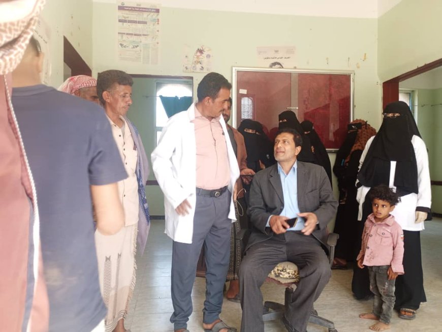 مقبنة: مدير فرع الصحة يختتم جولات ميدانية ويناشد بدعم "وحدة السلام"