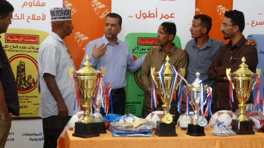 مدير ﻣﻜﺘﺐ ﺍﻟﺸﺒﺎﺏ ﺑﺎﻟﻤﺴﻴﻤﻴﺮ يثمن دعم ﺍﻟﺸﺮﻛﺔ ﺍﻟﻮﻃﻨﻴﺔ للأﺳﻤﻨﺖ للقطاع الرياضي بالمديرية