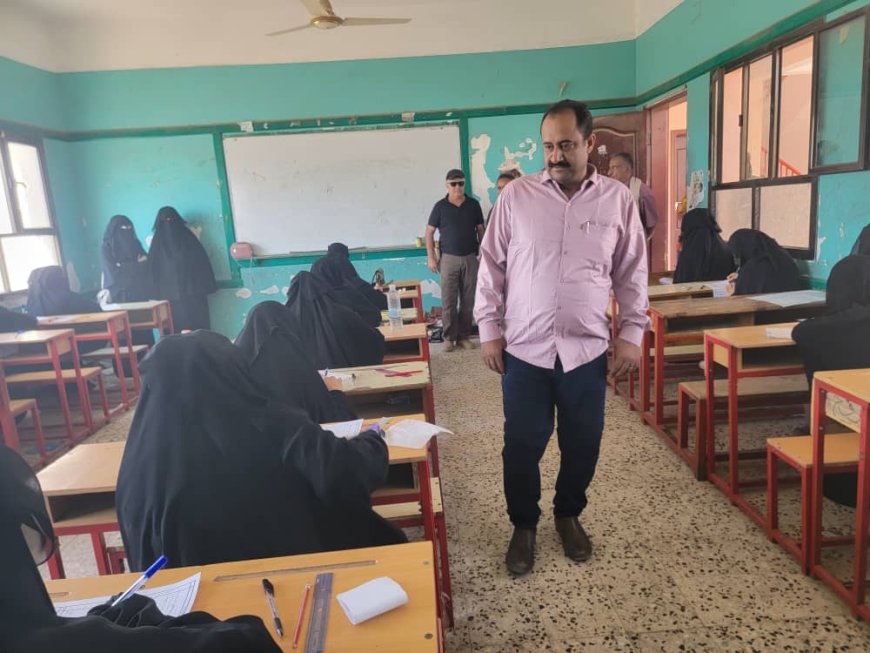 مدير عام مديرية قعطبة الشاعري يدشن بدء امتحانات الثانوية العامة