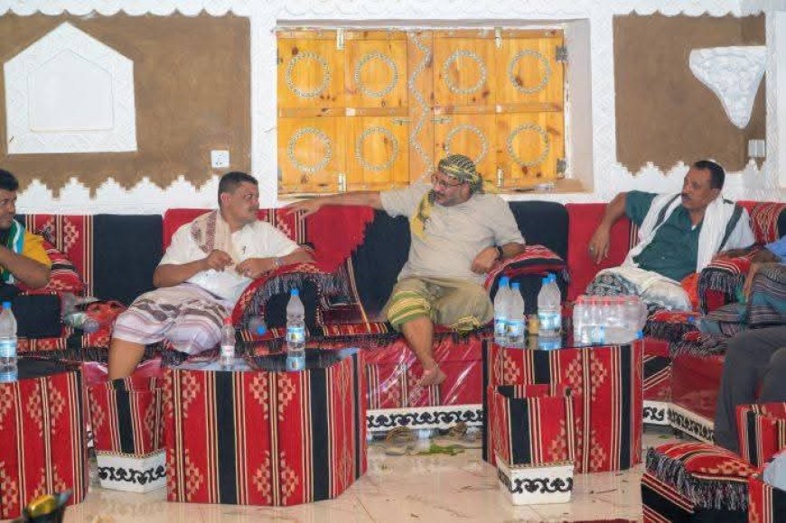 طارق صالح خلال عزاء الشيخ حجري: معركتنا مصيرية ولن توقفها الخلافات أو الثارات