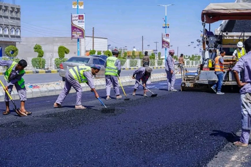 تدشين المرحلة الثانية من مشروع توسعة وتأهيل شارع الشهيد قطن بمدينة عتق