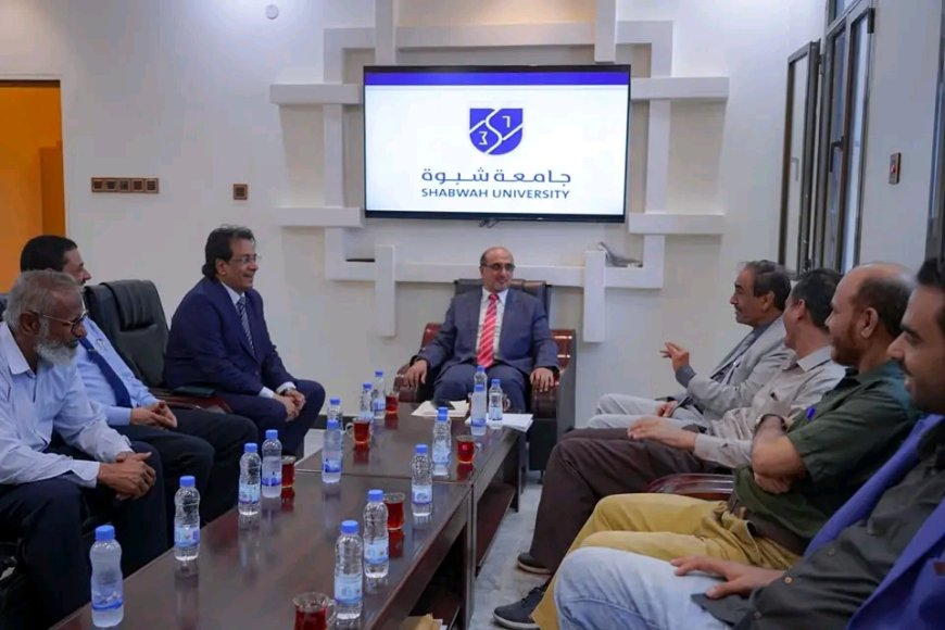 الأمين العام هشلة يزور رئاسة جامعة شبوة ويشيد بمستوى الترتيبات لعملية التنسيق والقبول للعام الجامعي الجديد
