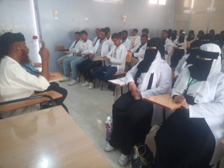 طلاب المعهد العالي للعلوم الصحية تستضيف لجنة توعية شرطة السير بلحج