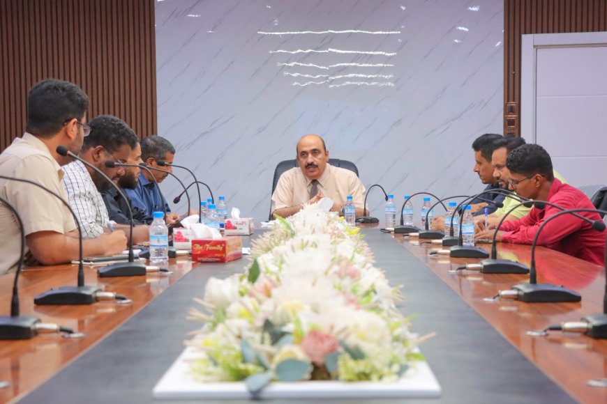 المدير باعباد يلتقي بمدير منظمة رحمة حول العالم مكتب اليمن لمناقشة تنفيذ عدد من المشاريع والبرامج