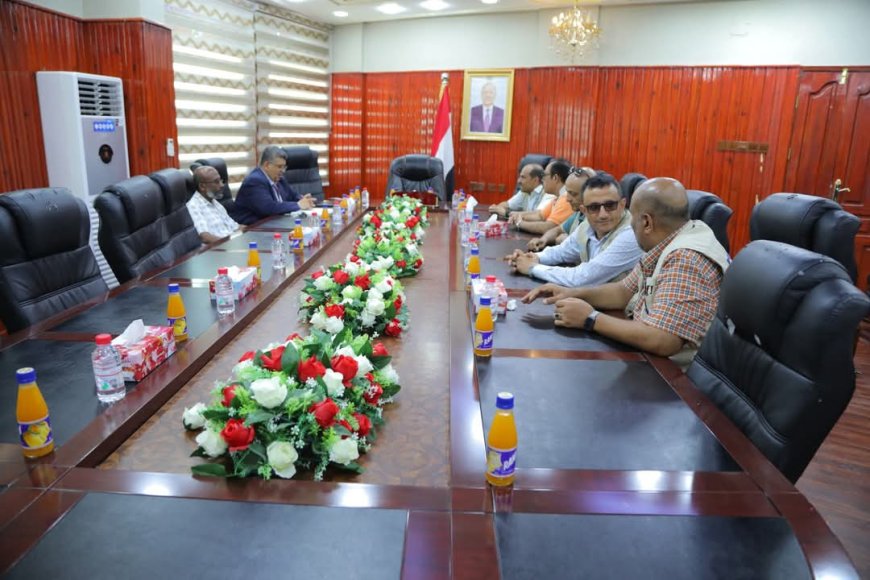 الأمين العام لجامعة المهرة يلتقي بمدير البرامج في مكتب الأمم المتحدة لخدمات المشاريع (UNOPS)