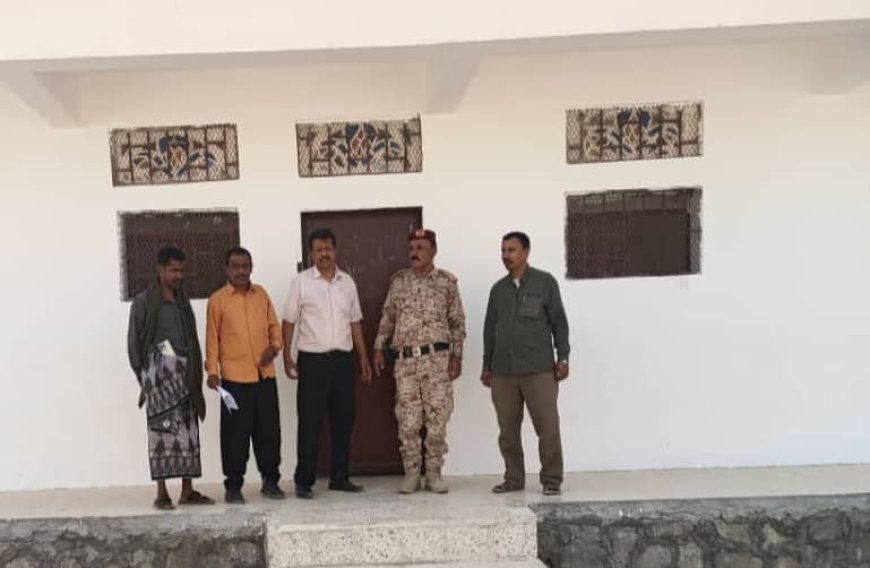 مدير عام رضوم شبوة يستقبل أعضاء لجنة الإمتحانات بالمحافظة ويتفقد سير الإمتحانات في عاصمة المديرية