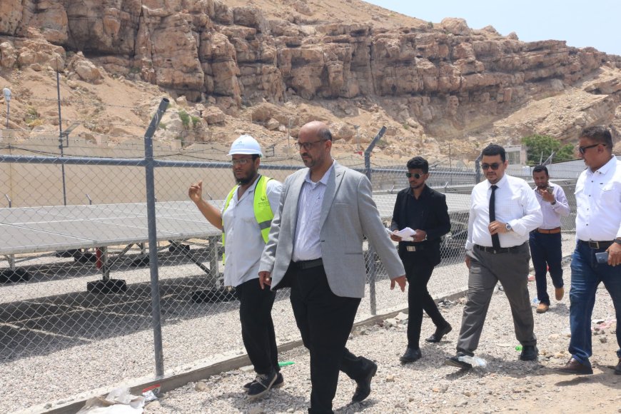 تدشين مشروع توفير وتركيب نظام الطاقة الشمسية لمركز الإنزال السمكي في المكلا