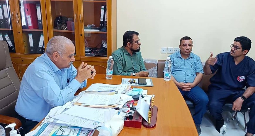 مدير عام الصحة بعدن يطلع على أوضاع مستشفى 22 مايو الجراحي ويناقش تطوير خدماتها