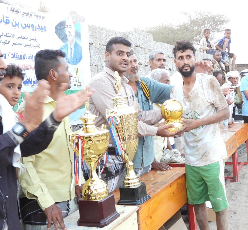 بشار السروري.. نجم الأخلاق والتألق يتوج بجائزة أفضل لاعب في الدوري التنشيطي لمديرية "تبن"