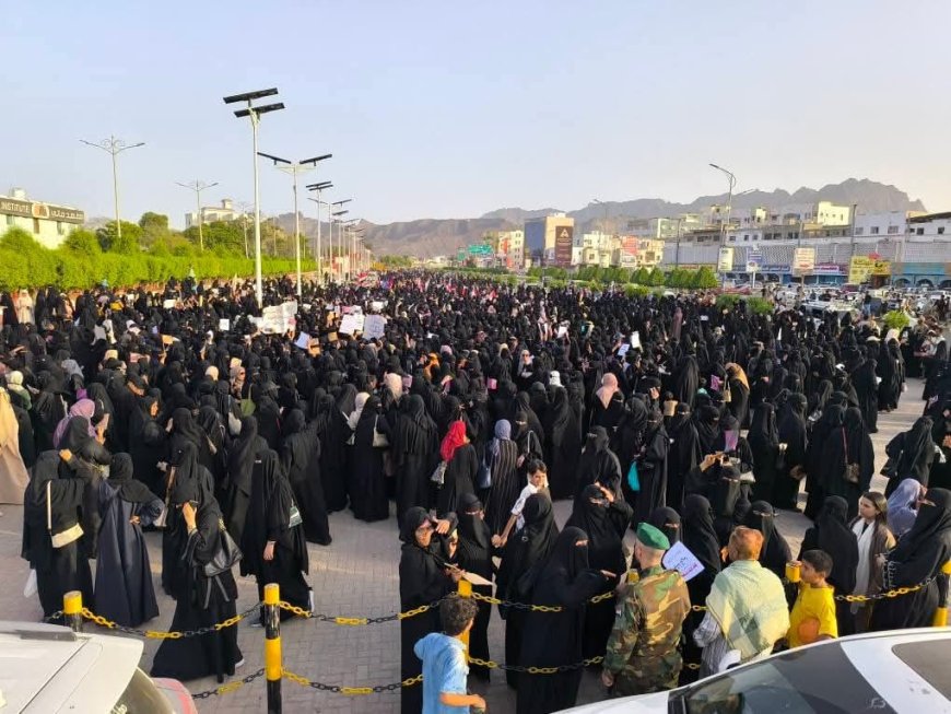 نايف البكري يشيد بصمود المرأة العدنية ويثمن مواقفها الشجاعة في وجه الأزمات ويؤكد : قدّمت تضحيات عظيمة وفقدت أعزاءها في ملحمة الدفاع عن عدن