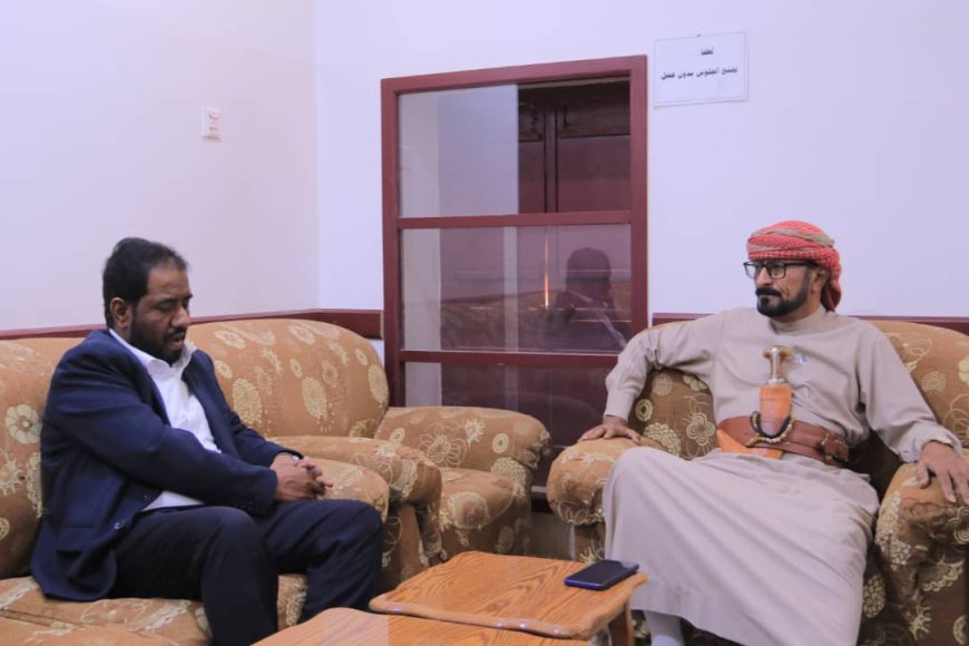 مدير عام شبام يبحث سبل تعزيز وتنسيق دعم القطاع الزراعي مع العامري مدير عام الزراعة والري والثروة السمكية بوادي وصحراء حضرموت
