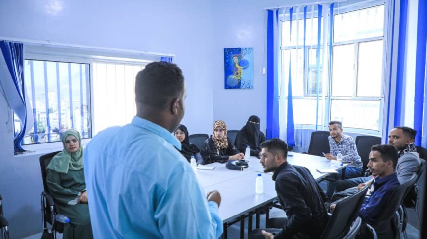 اختتام دورة تدريبية حول أساسيات الصحافة الإنسانية في تعز