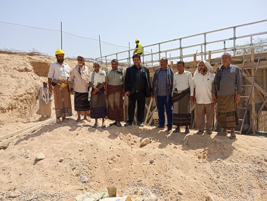 الوكيل البابكري ومدير عام مكتب الزراعه ومدير عام حبان يتفقدان عدد من المشاريع الزراعية الجارى تنفيذها في مديرية حبان