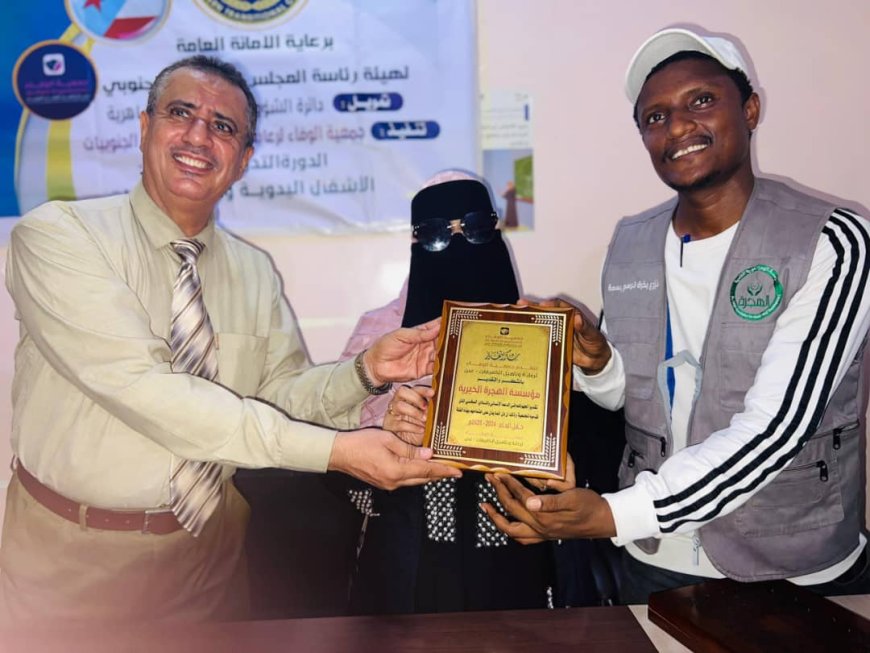 جمعية الوفاء تدشن دورة تدريبية في الأشغال اليدوية والإكسسوارات للكفيفات الجنوبيات عدن