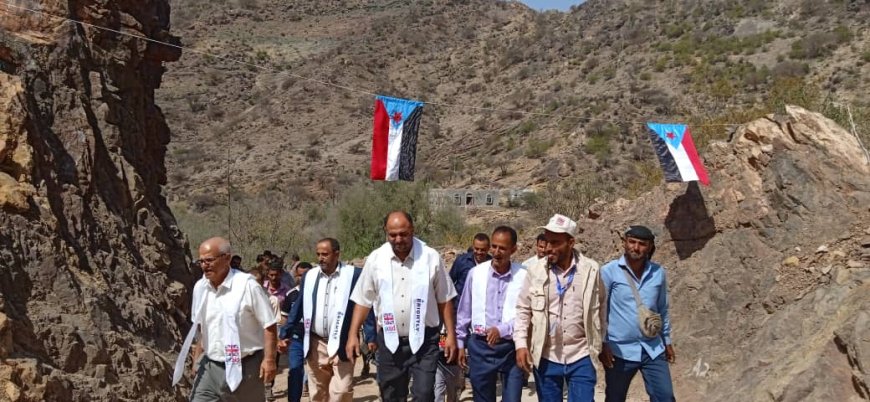 السلطة المحلية بمديرية الضالع تفتتح مشروع طريق الحميراء العليا بتنفيذ جمعية رعاية الأسرة وبتمويل الخارجية البريطانية