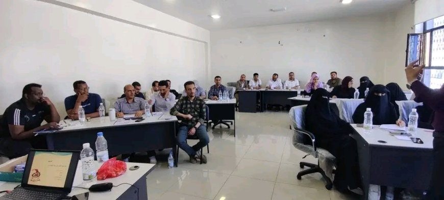 جامعة الأندلس للعلوم والتقنية تنظم دورة تدريبية في خدمة العملاء لتعزيز كفاءة موظفيها الإداريين