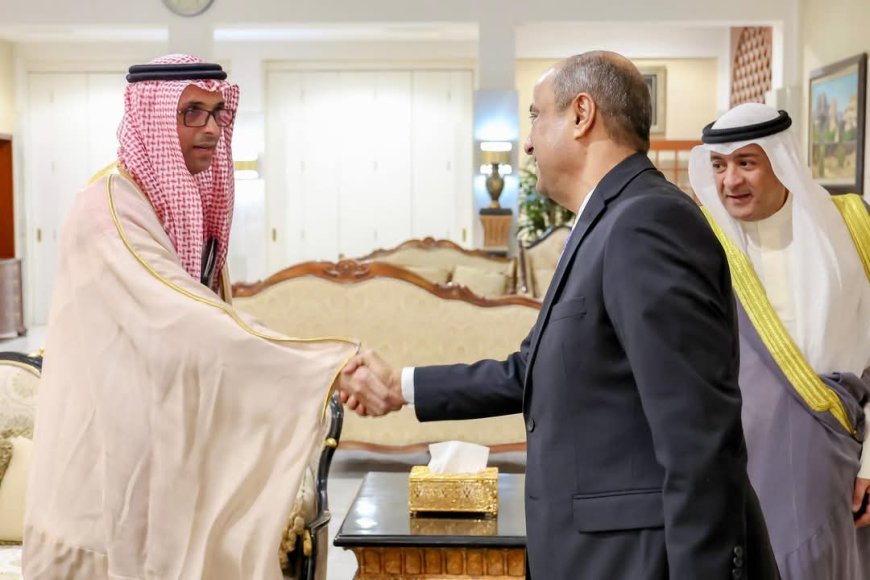 مصدر حكومي يوضح أسباب تأخر عودة رئيس الوزراء الى عدن