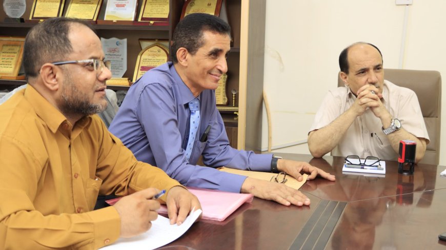 مدير عام دارسعد يرأس اجتماع استثنائي لبحث وتحديد بنود الاتفاقية النهائية لإنشاء شبكة صرف صحي لمنطقة بئر فضل