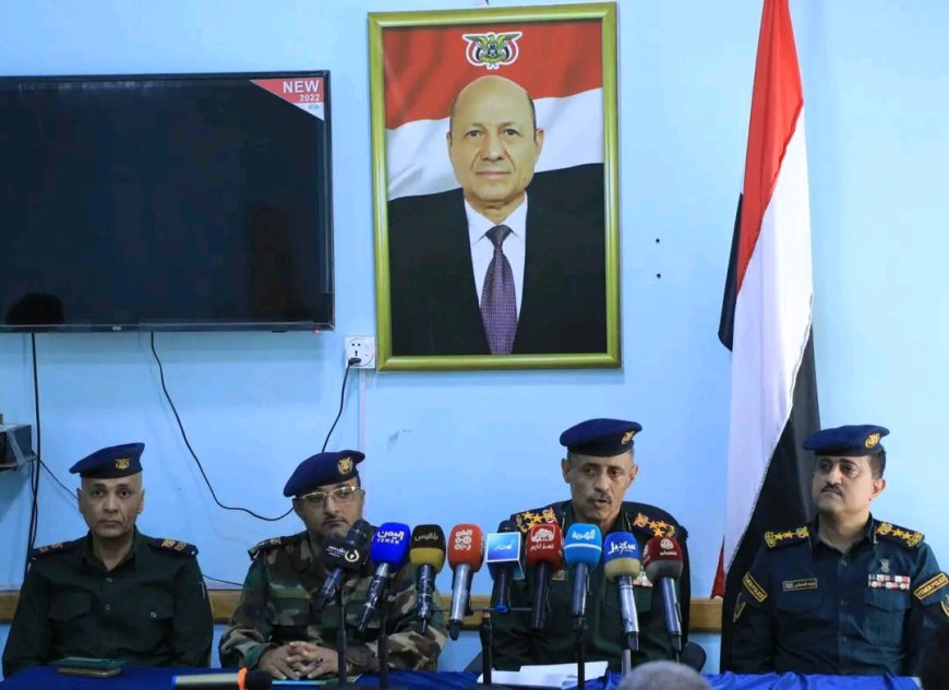خلال مؤتمر صحفي.. شرطة تعز تطلق المرحلة الثانية لحملة منع السلاح وتكشف عن إنجازات أمنية