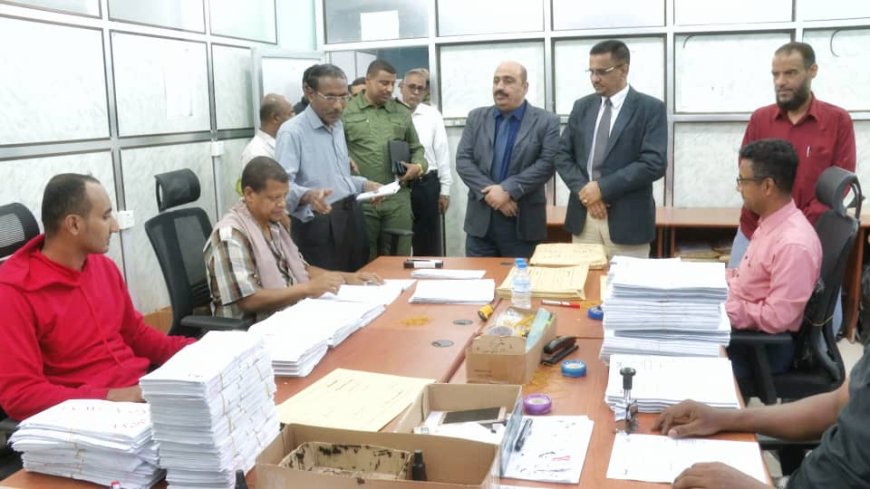 أمين محلي حضرموت يتابع تصحيح الثانوية العامة ويؤكد دعم السلطة المحلية