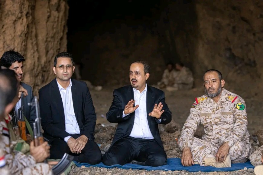 الإرياني وبن عزيز يزوران المنطقة العسكرية السابعة ويتفقدان الأبطال في المواقع المتقدمة
