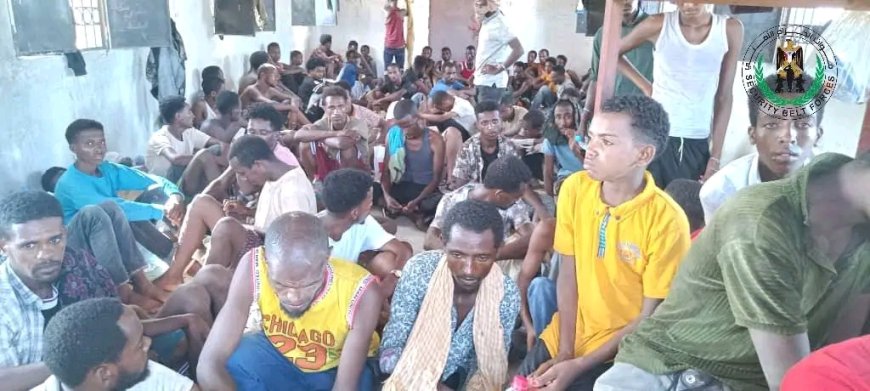 عملية بحرية نوعية لقوات الحزام الأمني بالصبيحة تسفر عن ضبط زورق تهريب على بُعد 30 ميلاً بحرياً
