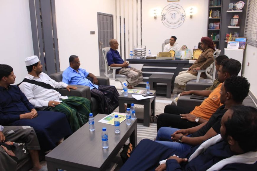 مدير عام مكتب وزارة الشباب والرياضة بوادي حضرموت يلتقي بالمعلقين الرياضيين