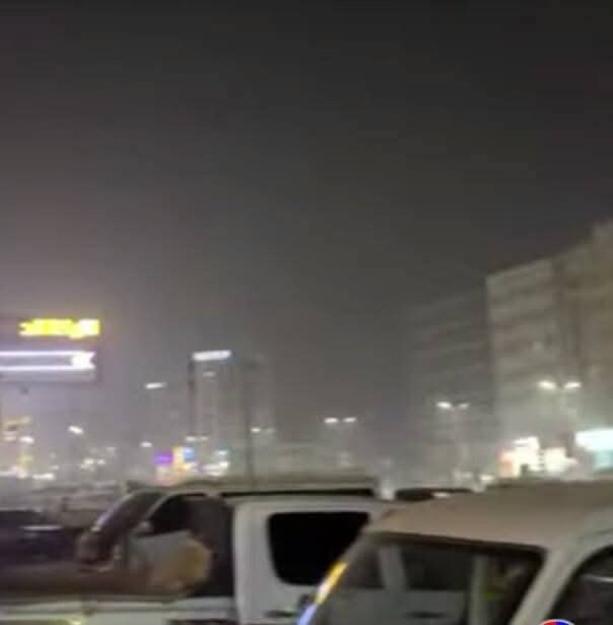 صحفي يحذر من تجاهل أسباب تصاعد الدخان في سماء عدن ويستبعد نشاطًا بركانيًا