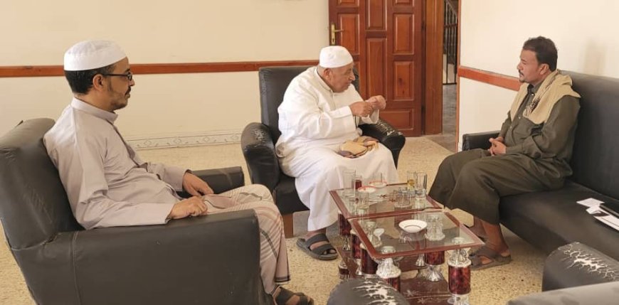مدير ادارة التربية والتعليم م/ شبام يلتقي استاذ الاقتصاد الزراعي البروفسور محمد الحبشي