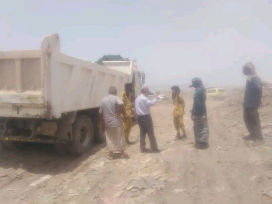 صندوق النظافة وتحسين المدينة بالعاصمة عدن يوضح بخصوص الحريق الذي غطت أدخنته سماء المدينة