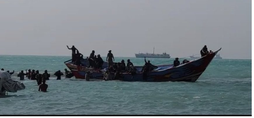 وصول 37 صيادا إلى الخوخة بعد معاناة في سجون إريتريا ومصادرة قواربهم..
