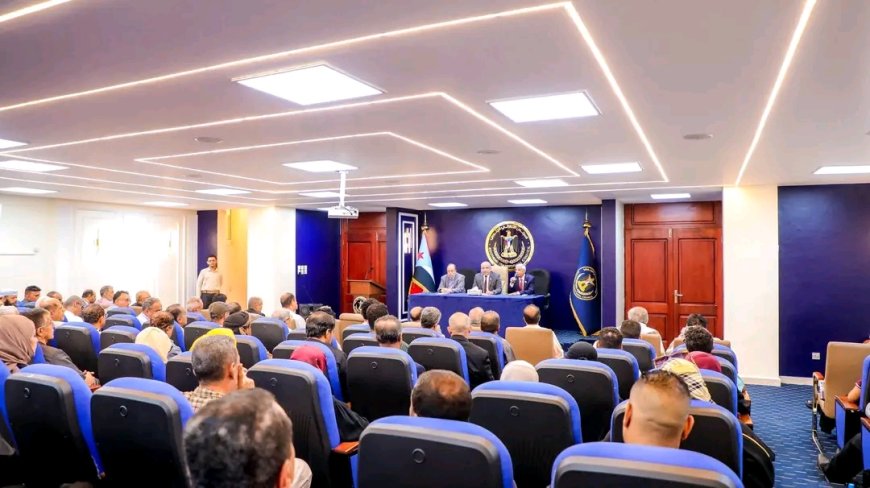 الكثيري يعقد لقاءً مشتركًا مع فريق الحوار الجنوبي وممثلين عن القوى السياسية ومنظمات المجتمع المدني والنقابات ونخب من المثقفين والأكاديميين والإعلاميين