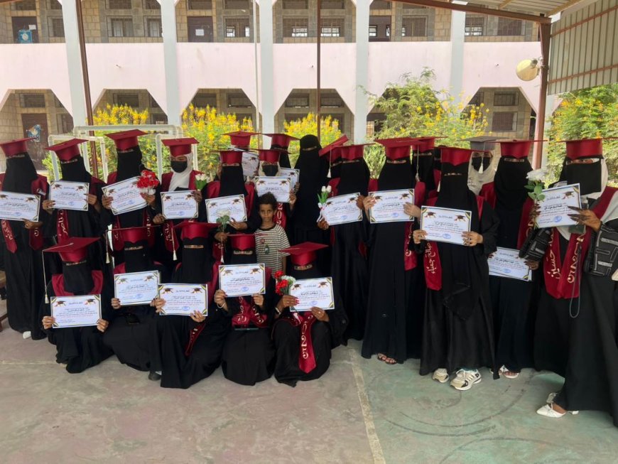 مجمع الفتح للبنات يحتفل بتخرج طالبات سنة ثالثة ثانوي للعام الدراسي المنصرم.