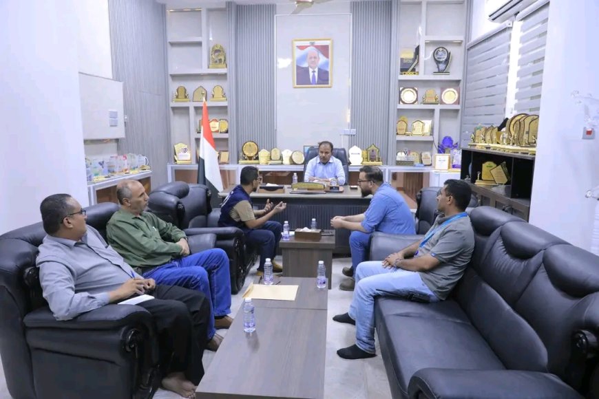 الوكيل العامري يبحث مع مدير برنامج الغذاء العالمي بالمكلا تدخلات البرنامج في القطاع الزراعي بوادي وصحراء حضرموت