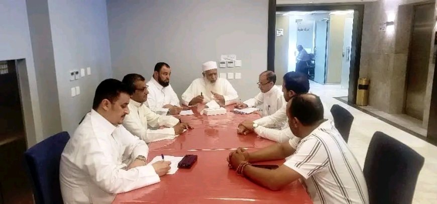 لجنة مكتب شؤون حجاج اليمن بالمدينة المنورة تعقد اجتماعاً لتقييم أداء متعهدي الإعاشة
